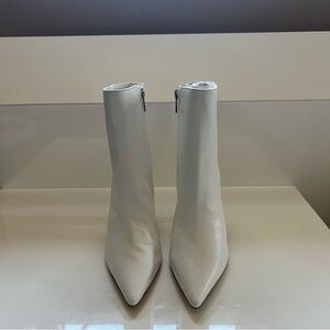 Women’s white/cream colour Vince Camuto ankle bootie, size 6.5, NWT, never worn